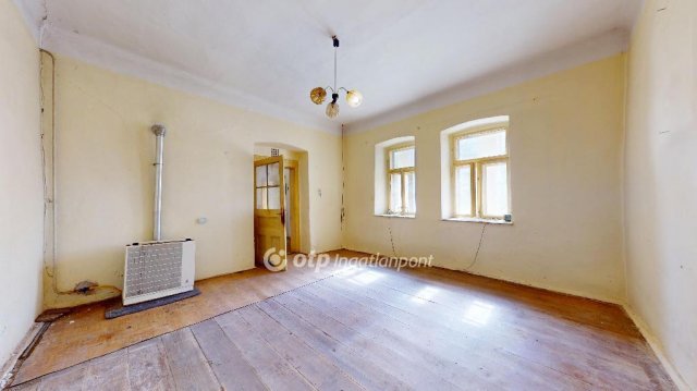 Eladó családi ház, Gesztelyben 10.9 M Ft, 2 szobás