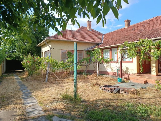 Eladó családi ház, Békéscsabán 29.8 M Ft, 4 szobás