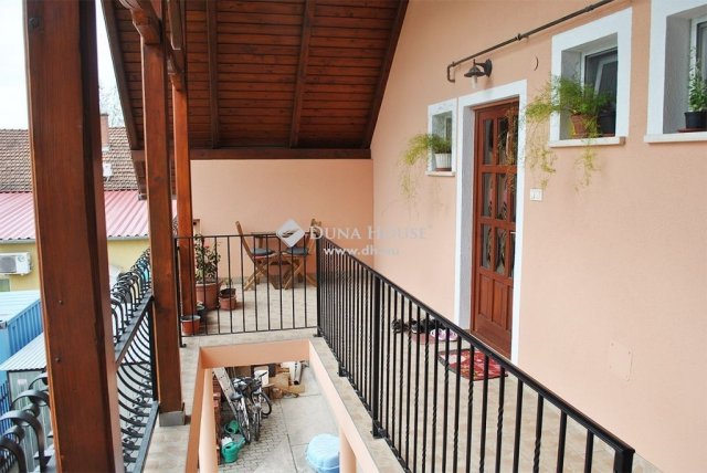 Eladó családi ház, Kerekegyházán 300 M Ft, 12 szobás