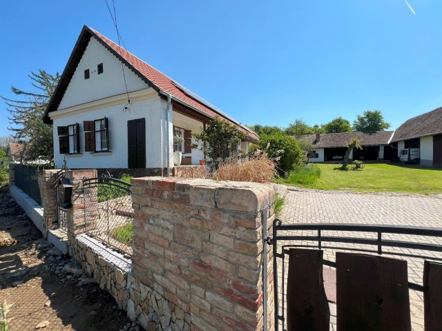 Eladó családi ház, Lengyelen 62.62 M Ft, 2 szobás
