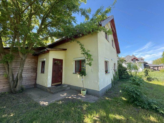 Eladó ikerház, Lőrinciben 29 M Ft, 2 szobás