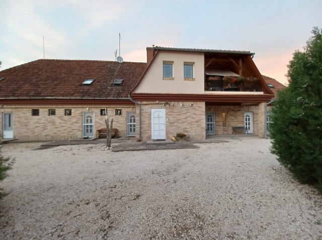 Eladó családi ház, Kecskeméten 349.9 M Ft, 4 szobás