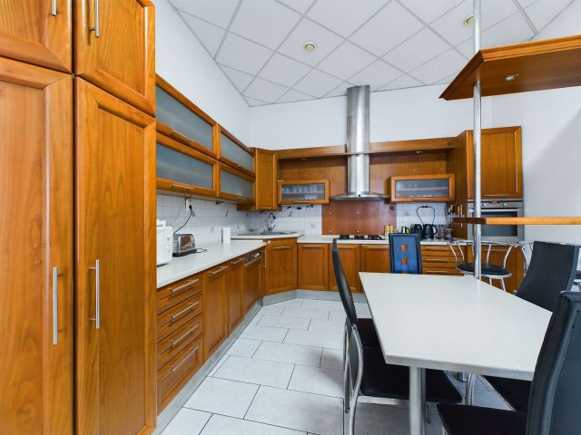 Eladó téglalakás, Pécsett, Mátyás király utcában 130 M Ft