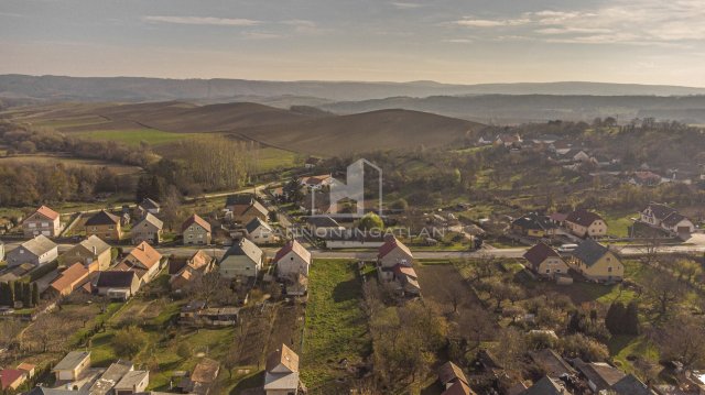 Eladó telek, Csetényben 7.9 M Ft / költözzbe.hu