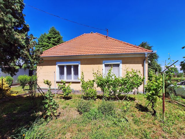 Eladó családi ház, Győrújfalun 48 M Ft, 4 szobás
