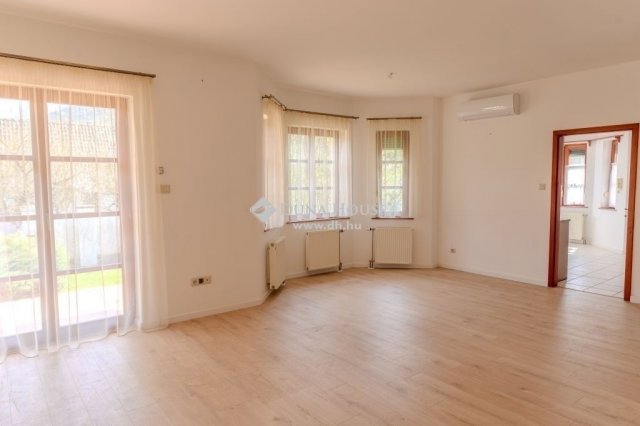 Eladó családi ház, Csobánkán 140 M Ft, 5 szobás