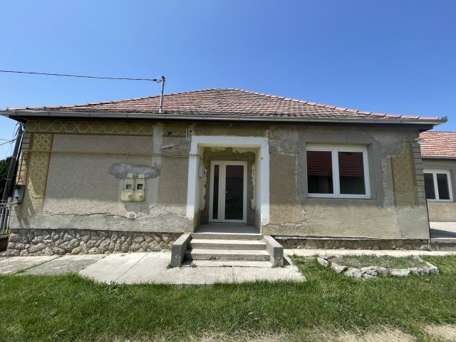 Eladó családi ház, Kurdon 17.5 M Ft, 5 szobás