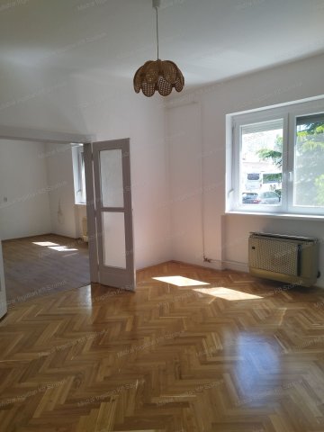 Eladó családi ház, Szolnokon 34.5 M Ft, 2 szobás