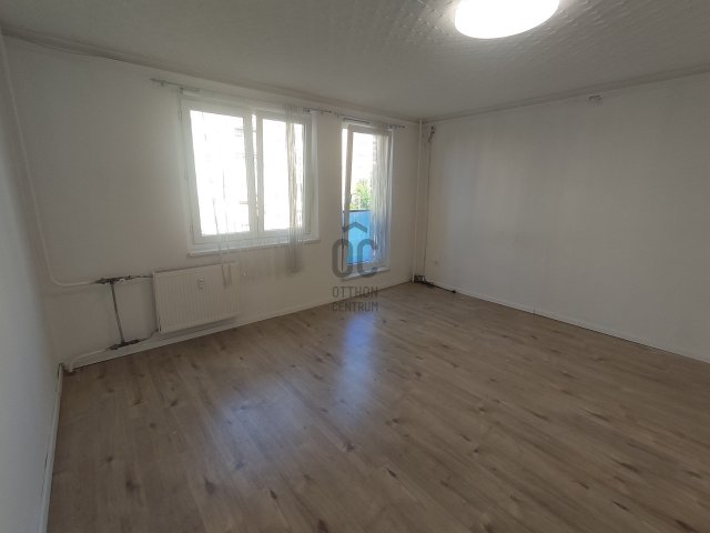 Eladó panellakás, Veszprémben 47.5 M Ft, 2 szobás