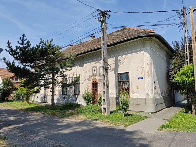 Eladó családi ház, Cegléden 55 M Ft, 8 szobás