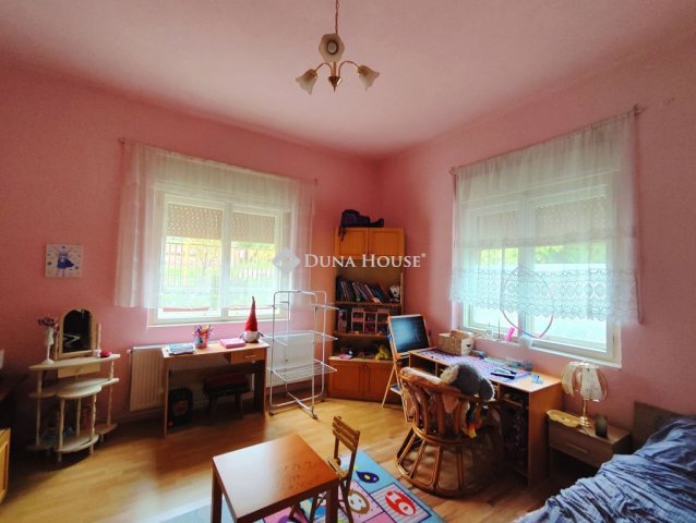 Eladó családi ház, Balatonkenesén 99 M Ft, 4 szobás