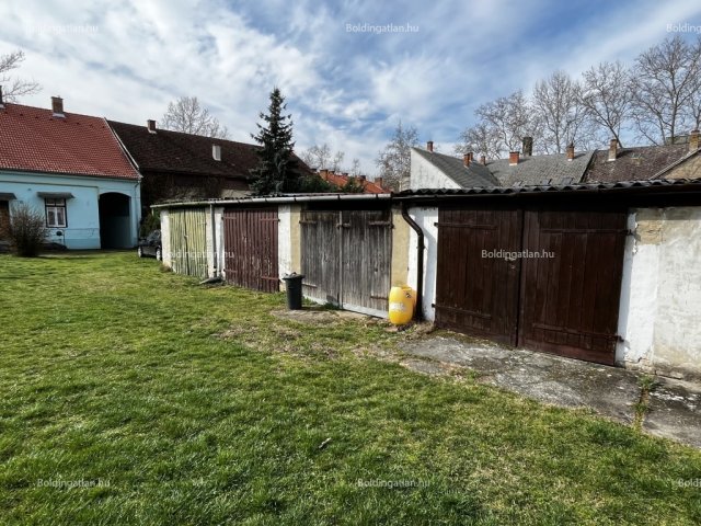 Kiadó garázs, Kaposváron 20 E Ft / hó / költözzbe.hu