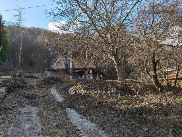Eladó telek, Budapesten, III. kerületben 180 M Ft