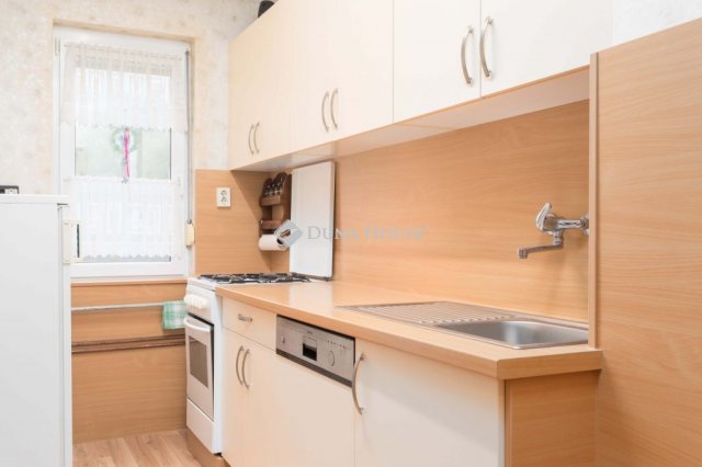 Eladó téglalakás, Mosonmagyaróváron 39.9 M Ft, 3 szobás