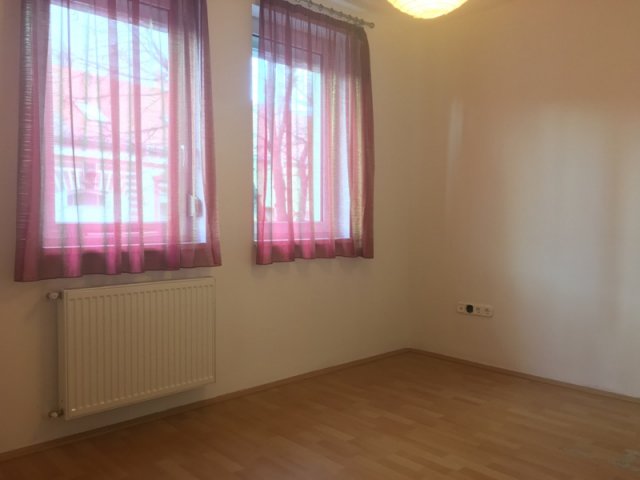 Kiadó téglalakás, albérlet, Pécsett 2195 E Ft / hó, 3 szobás