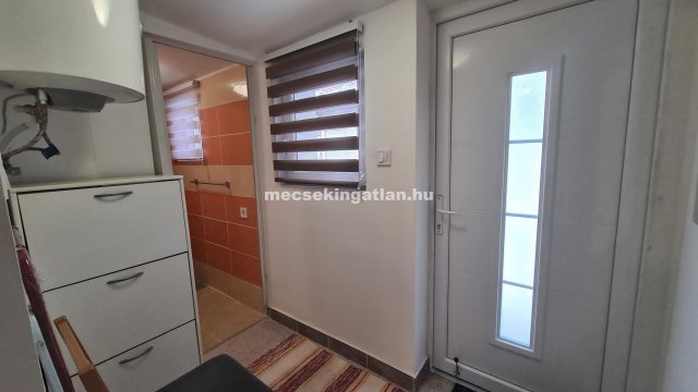 Eladó téglalakás, Pécsett 0.14 M Ft, 1 szobás