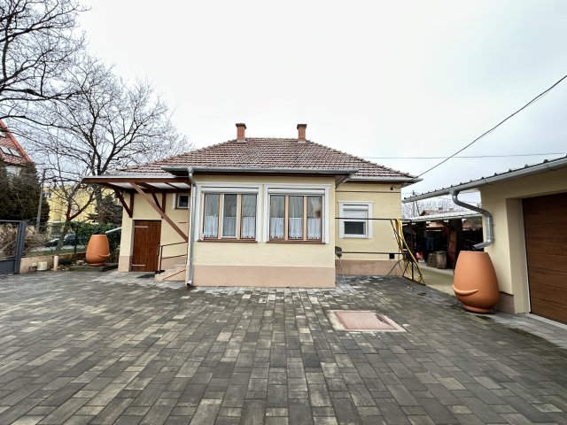Kiadó családi ház, albérlet, Kecskeméten 800 E Ft / hó