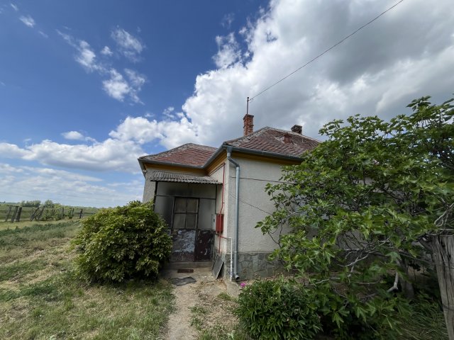 Eladó családi ház, Zsédenyen 29.99 M Ft, 2 szobás