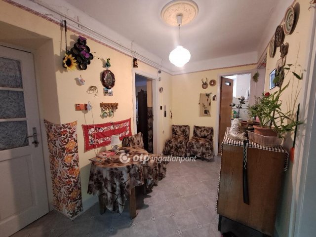 Eladó családi ház, Kisújszálláson 13.5 M Ft, 1+1 szobás