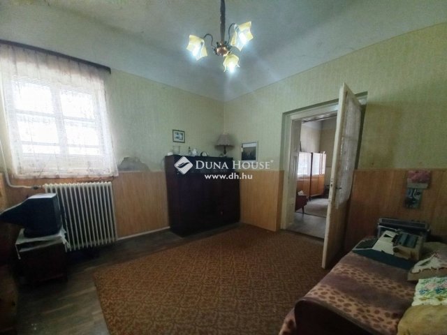Eladó családi ház, Szekszárdon 31 M Ft, 4 szobás