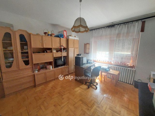 Eladó családi ház, Dunavecsén 200 M Ft, 3+1 szobás