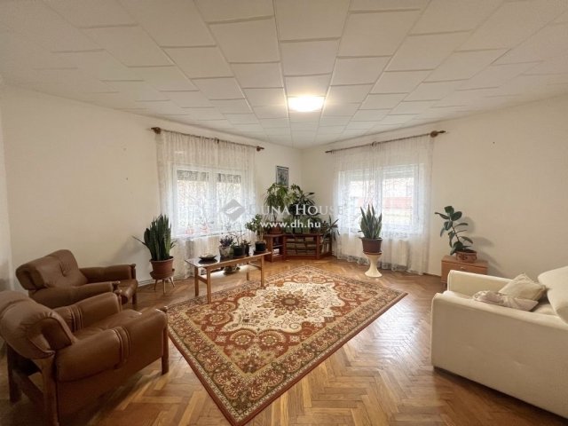 Eladó családi ház, Veszprémben 79.9 M Ft, 4 szobás