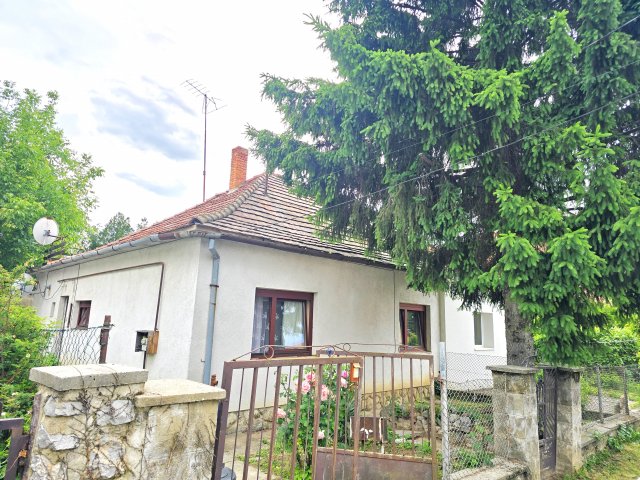 Eladó ikerház, Pécsett 39.9 M Ft, 3 szobás