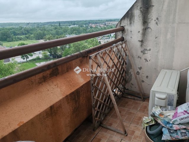 Eladó panellakás, Tatabányán 36.5 M Ft, 3 szobás