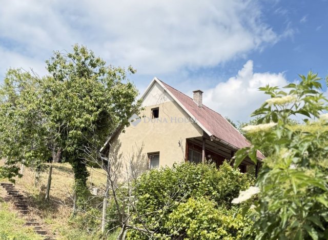 Eladó családi ház, Pécsett 29.9 M Ft, 2 szobás
