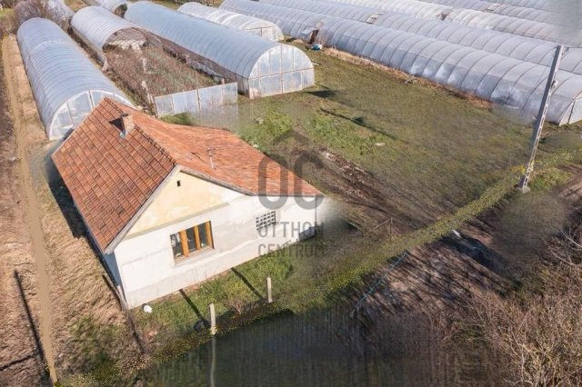 Eladó családi ház, Csányon 26.9 M Ft, 2 szobás
