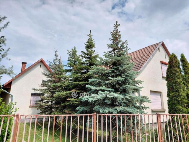 Eladó családi ház, Farmoson 39.8 M Ft, 3 szobás