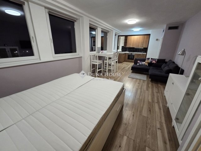 Eladó téglalakás, Veszprémben 49.9 M Ft, 2 szobás