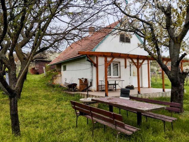 Eladó nyaraló, Pécselyen 41.9 M Ft, 3 szobás