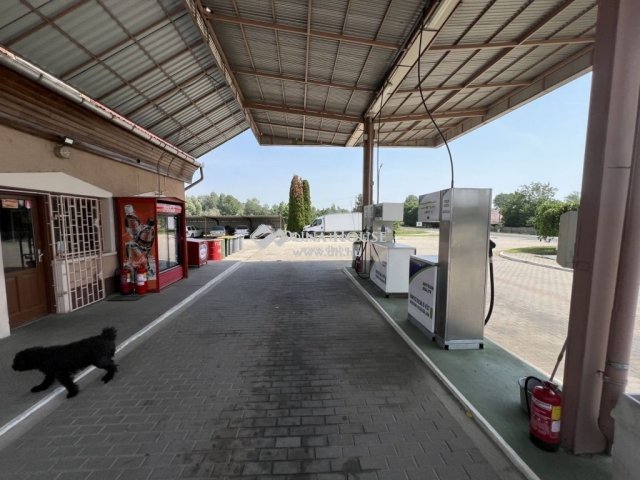 Eladó üzlethelyiség, Jászszentlászlón 320 M Ft