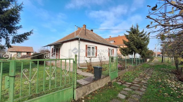 Eladó családi ház, Sárosdon 29.9 M Ft, 3 szobás