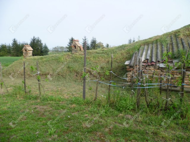 Eladó családi ház, Győrújbaráton 63 M Ft, 3 szobás