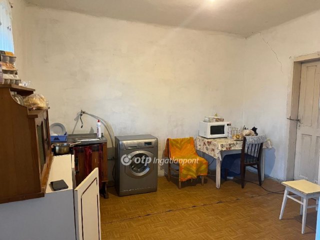 Eladó családi ház, Nagyúton 6.5 M Ft, 1 szobás