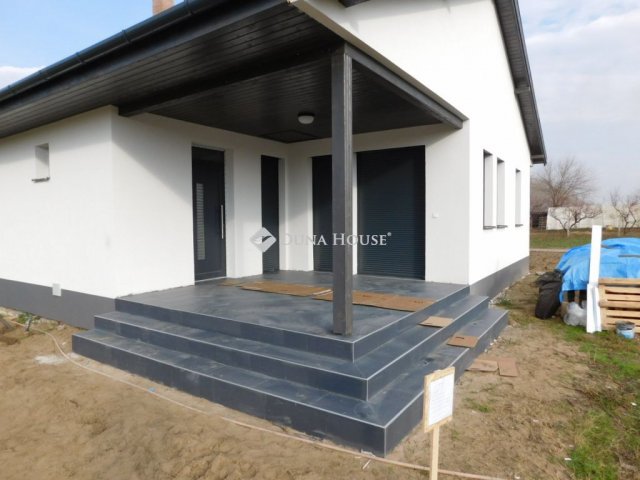 Eladó családi ház, Lajosmizsén 48 M Ft, 4 szobás