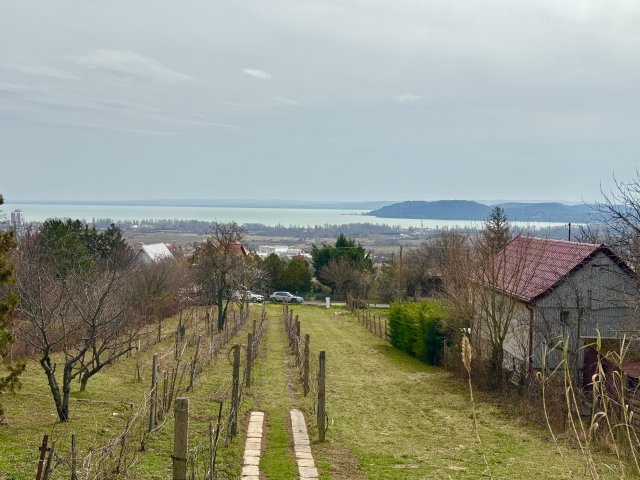 Eladó nyaraló, Balatonfüreden 98 M Ft, 1+2 szobás