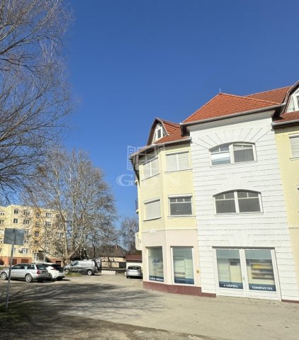 Eladó téglalakás, Baján 34 M Ft, 2+1 szobás