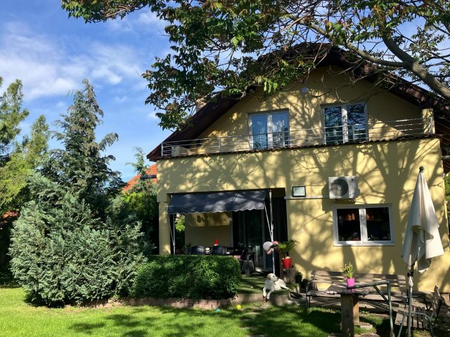 Eladó családi ház, Szadán 133.9 M Ft, 5 szobás