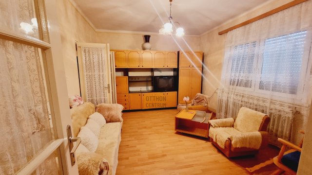 Eladó családi ház, Nagytarcsán 62.5 M Ft, 4 szobás