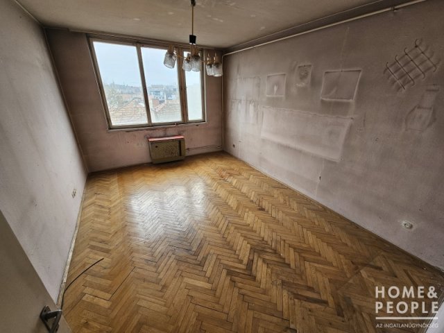 Eladó téglalakás, Szegeden 42.5 M Ft, 3 szobás