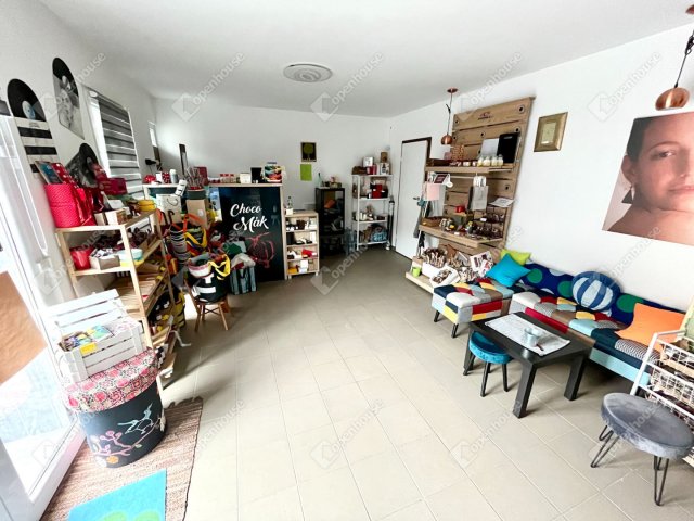 Eladó üzlethelyiség, Szombathelyen 45.9 M Ft, 3 szobás