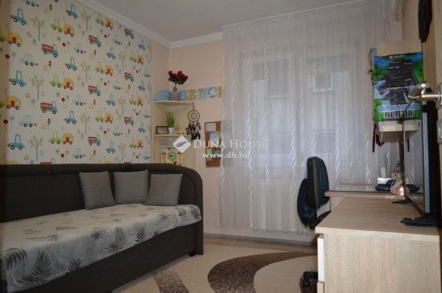 Eladó téglalakás, Debrecenben 79 M Ft, 3 szobás