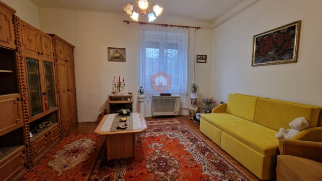 Eladó téglalakás, Pécsett 39.9 M Ft, 2 szobás