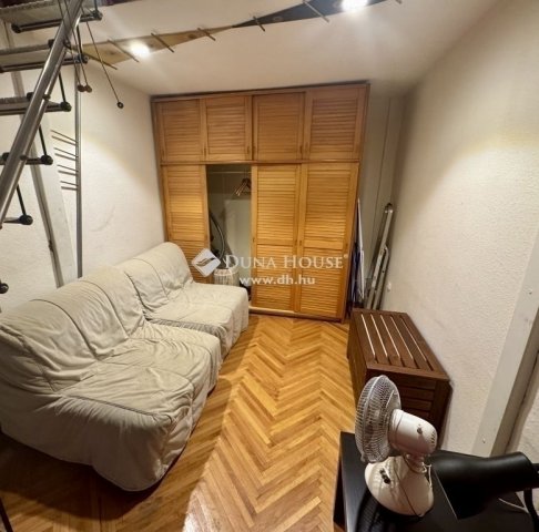 Eladó téglalakás, Budapesten, VI. kerületben 51 M Ft, 1 szobás