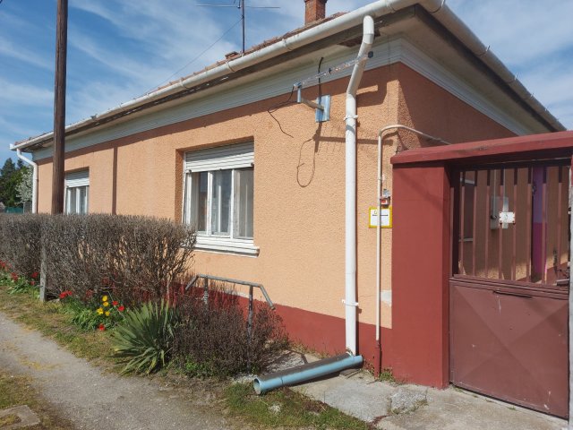 Eladó családi ház, Izsákon 25.5 M Ft, 3 szobás
