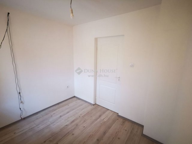 Eladó családi ház, Esztergomban 55 M Ft, 3 szobás