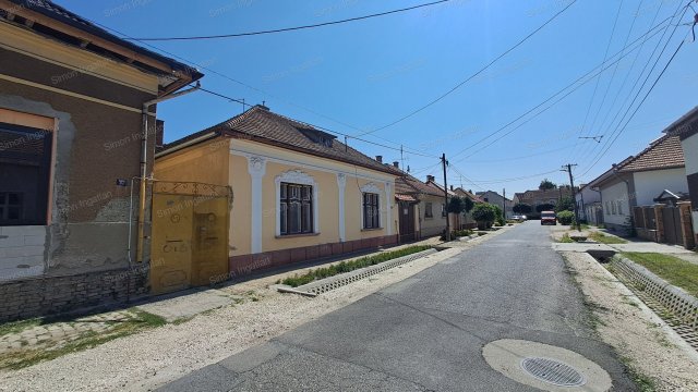 Eladó téglalakás, Cegléden 38.9 M Ft, 3 szobás